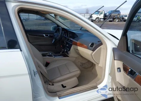 2012 Mercedes-Benz C 250 Sport из США, поврежденный, VIN WDDGF4HBXCR216695